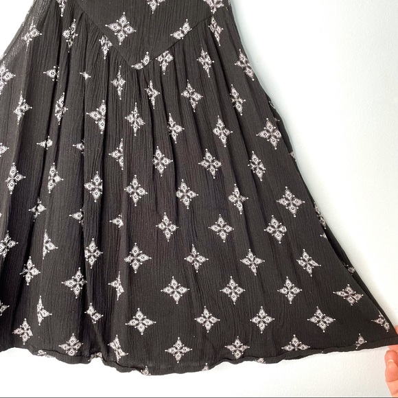 3/$25 Aeropostale Black Diamond Racerback Rayon Cropped Swing Tank Women’s Small - Picture 7 of 11